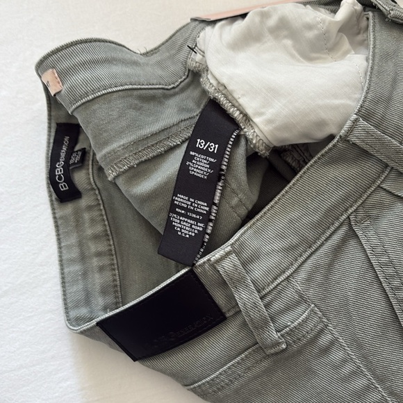 BCBG Generation Pleated Trouser Short - Picture 3 of 3